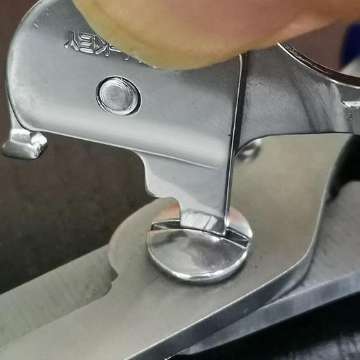 春艺6合1多功能随身钥匙扣小刀挂件开瓶器迷你工具拆 商品图4