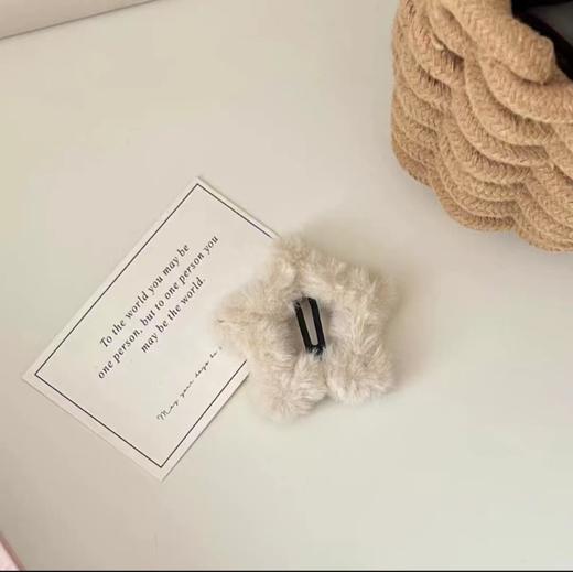 新年好物！【9.9/任选2件】毛茸茸米咖星星BB夹，ins少女秋冬毛绒五角星边夹可爱发饰发卡，简约设计 萌化你的心 秋冬必备 商品图6