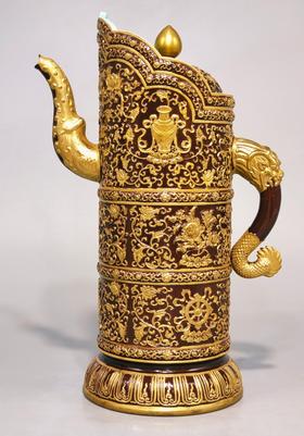 清乾隆款雕刻包金缠枝莲八宝纹多木壶