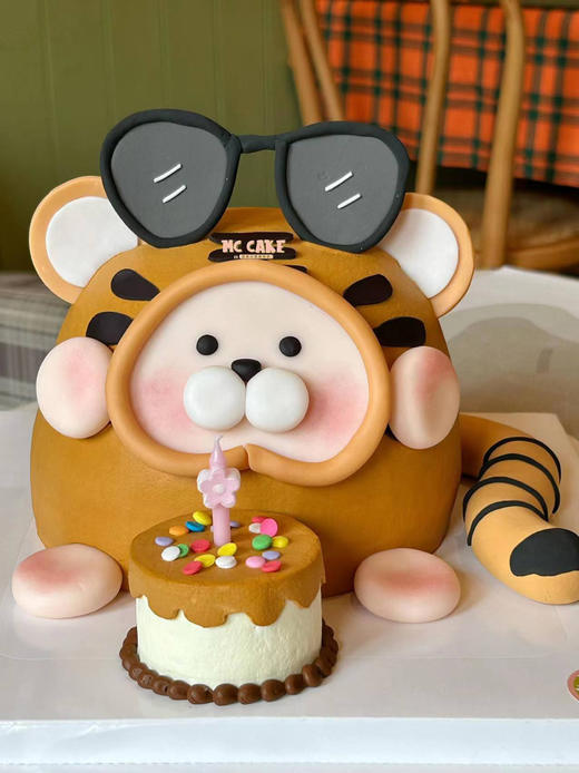 模型老虎立体蛋糕（含前面小蛋糕） 商品图0