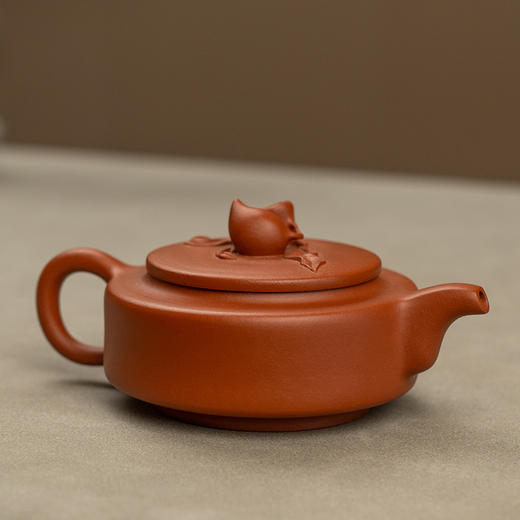 《蜜桃扁石壶》 顾燕萍   高级工艺美术师、知名中青年陶艺家 商品图4