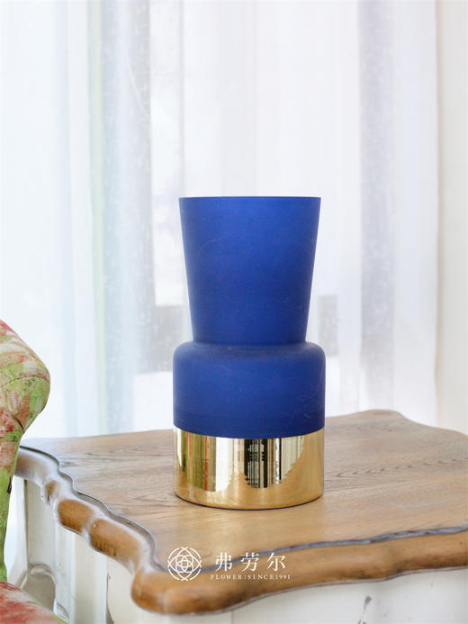 电镀蒙砂金花瓶 商品图0