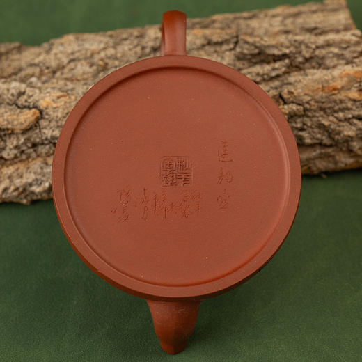 《陶刻莲韵壶》 吴秋平 高级工艺美术师、优秀中青年陶艺家、陶刻家 商品图3