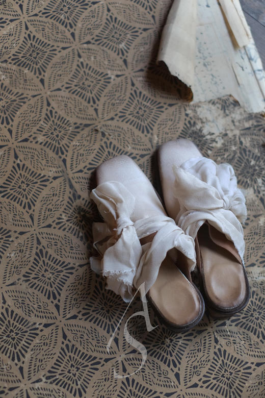 Cherevichkiotvichki  本白色翻牛皮中跟穆勒鞋 商品图2