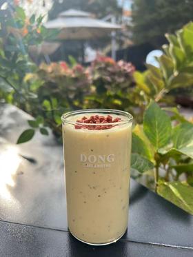 芒果百香果酸奶昔