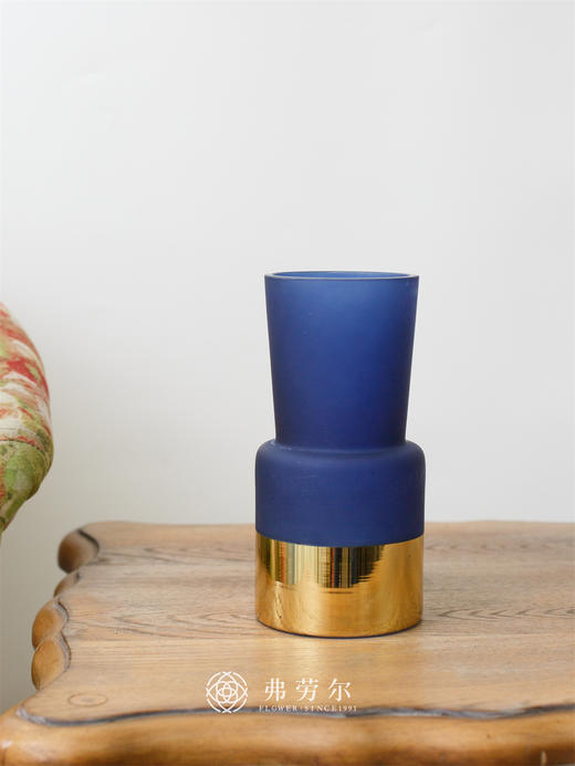 电镀蒙砂金花瓶 商品图1