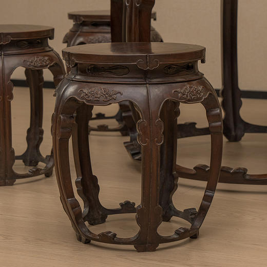 清 红木蝠纹双拼圆台圆凳成套（一桌六凳） 商品图1