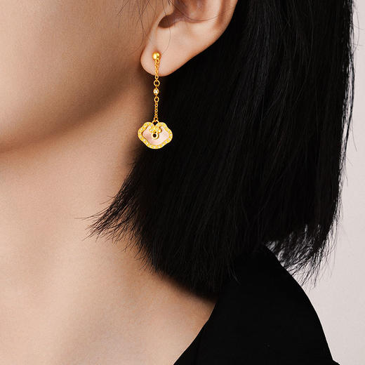 宫匠造办 如意锁耳坠 黄金镶钻贝母 商品图6