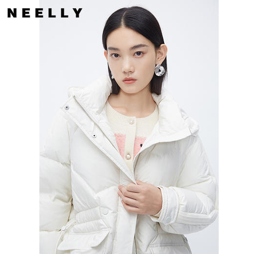 NEELLY纳俪商场同款超好看时尚宽松连帽保暖羽绒服新款一手长外套N23112L01166 商品图3