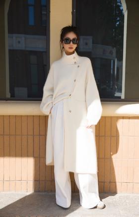 高领口袋长款毛衣外套