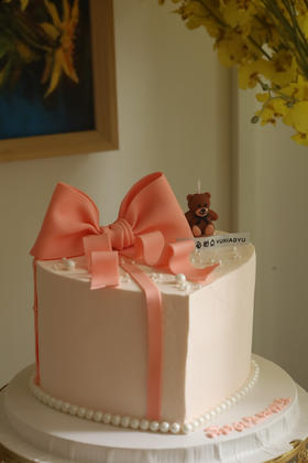 粉色爱心蝴蝶结小熊