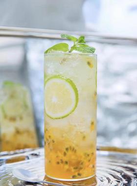 凤梨百香果气泡水