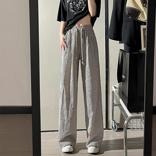 穿出时髦精！显高显瘦阔腿裤】百搭显瘦，舒适垂感，不挑体型不挑人竖条纹加绒阔腿裤女，版型超赞，面料超舒服！新款慵懒风高腰直筒裤，港风秋冬宽松遛弯休闲裤！ 商品图0