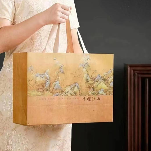 2013年福鼎老白茶（礼盒装） 商品图1