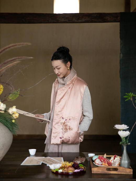 牧衣游原创 菊手绣丝棉短羽绒服马甲冬95白鸭绒------羽客 商品图1