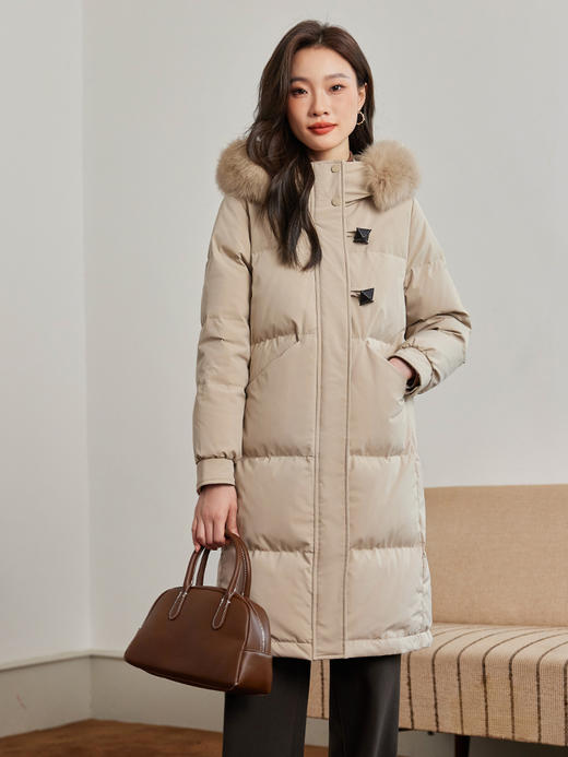 【年终特卖】熙世界北极狐毛领新年红色羽绒服女中长款保暖鸭绒外套2025冬新款 商品图1