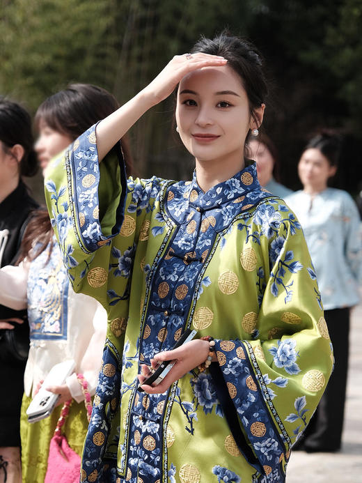 盛唐牡丹 |高货限量特供 重缎真丝手绣牡丹花吉服 (特价品） 商品图1