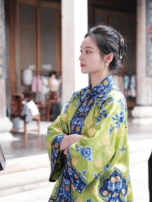 盛唐牡丹 |高货限量特供 重缎真丝手绣牡丹花吉服 (特价品） 商品图0