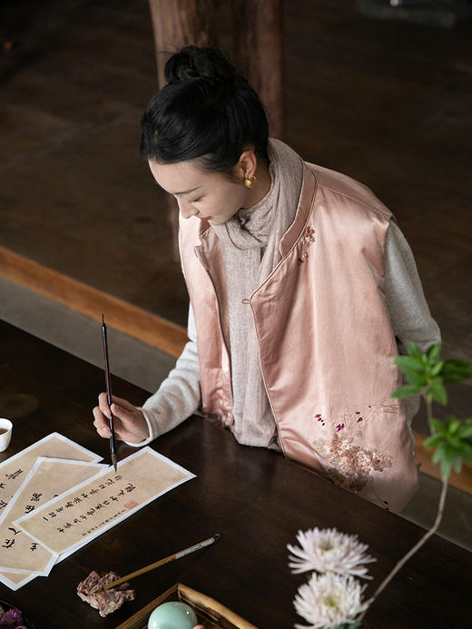牧衣游原创 菊手绣丝棉短羽绒服马甲冬95白鸭绒------羽客 商品图3