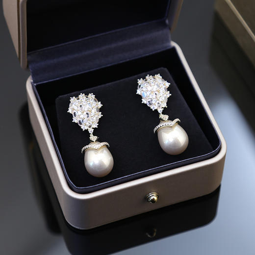 福利款~温书院S925银针锆石镶嵌水滴形珍珠耳环高级感轻奢复古气质耳饰新款AL0387 商品图2