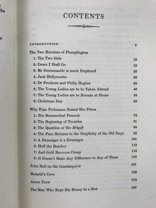 特罗洛普《普卢普林顿的两位女英雄与其他故事》 数十幅插图 精装18开带书匣 商品图4