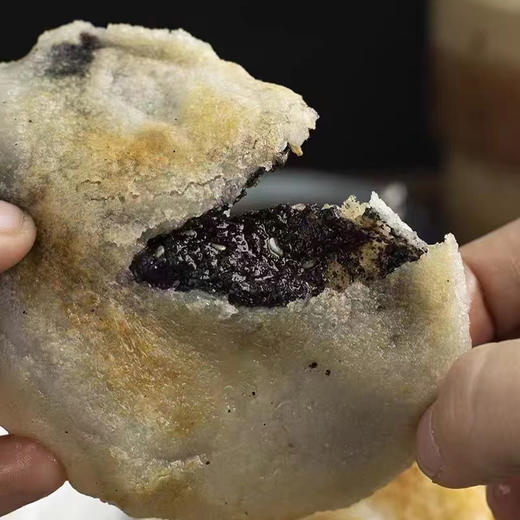 糯叽叽【纯手工麻糍】传统手艺，柴火蒸制5小时，手工石臼打制，无添加，儿时回忆杀，手工打制更有嚼劲，软糯不粘牙,芝麻味的，里面包了芝麻馅，一口下去芝麻馅香，像极了小时的快乐. 商品图2