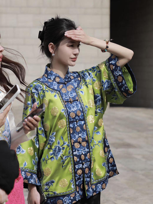 盛唐牡丹 |高货限量特供 重缎真丝手绣牡丹花吉服 (特价品） 商品图3