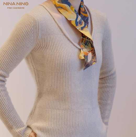 亚得里亚V领衫 商品图1