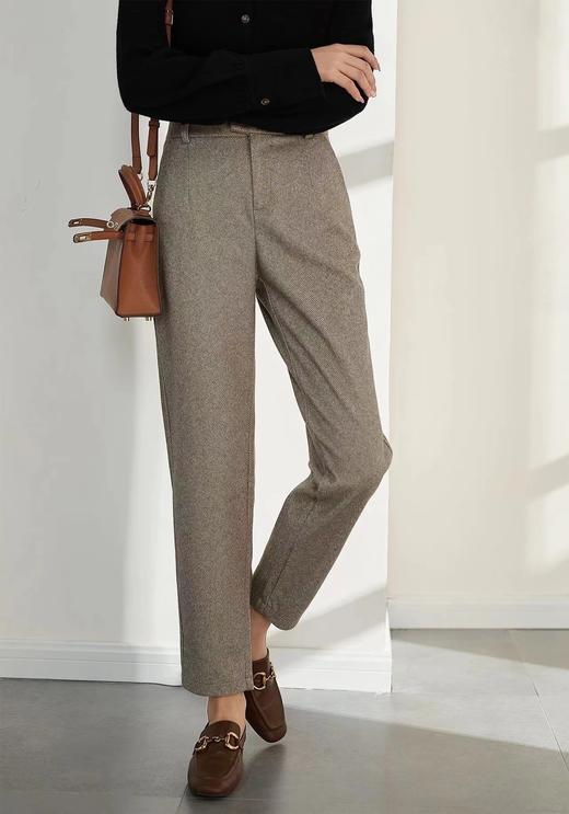 吊牌价1299元！降温刚需！哥弟代工厂【樱西玛加厚毛呢烟管裤】定制人字纹面料，厚实保暖有型提气质！ 修身不紧绷！显瘦遮肉，怎么穿都好搭！ 商品图3