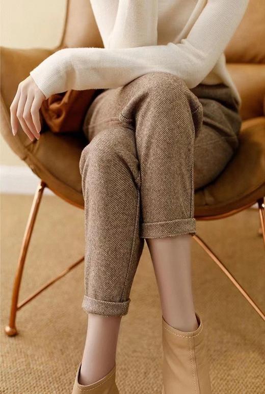 吊牌价1299元！降温刚需！哥弟代工厂【樱西玛加厚毛呢烟管裤】定制人字纹面料，厚实保暖有型提气质！ 修身不紧绷！显瘦遮肉，怎么穿都好搭！ 商品图0