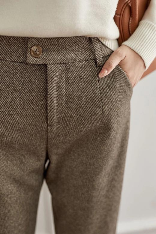 吊牌价1299元！降温刚需！哥弟代工厂【樱西玛加厚毛呢烟管裤】定制人字纹面料，厚实保暖有型提气质！ 修身不紧绷！显瘦遮肉，怎么穿都好搭！ 商品图2