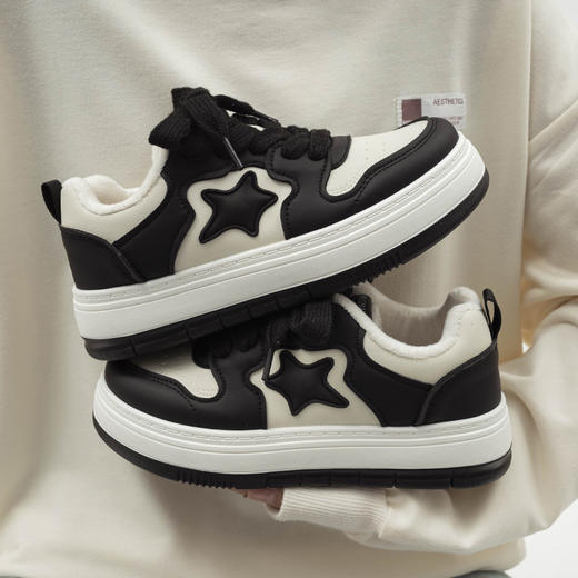 「两款配色！厚底星星鞋」冬季加绒休闲厚底星星板鞋女2023新款韩版潮ins保暖二棉鞋子 商品图0