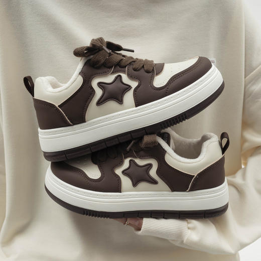 「两款配色！厚底星星鞋」冬季加绒休闲厚底星星板鞋女2023新款韩版潮ins保暖二棉鞋子 商品图1