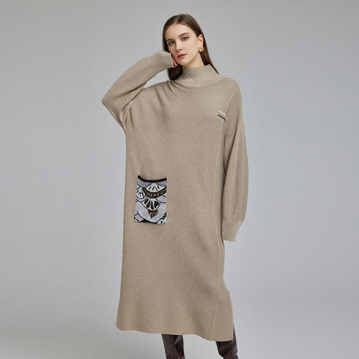 NG680斯尔丽2023秋冬新款半高领宽松口袋提花宽松显瘦显高针织连衣裙 商品图3