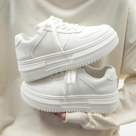 「厚底小白鞋」2023秋冬季新款板鞋 女小众学生松糕鞋子休闲小白鞋厚底女鞋 商品图1