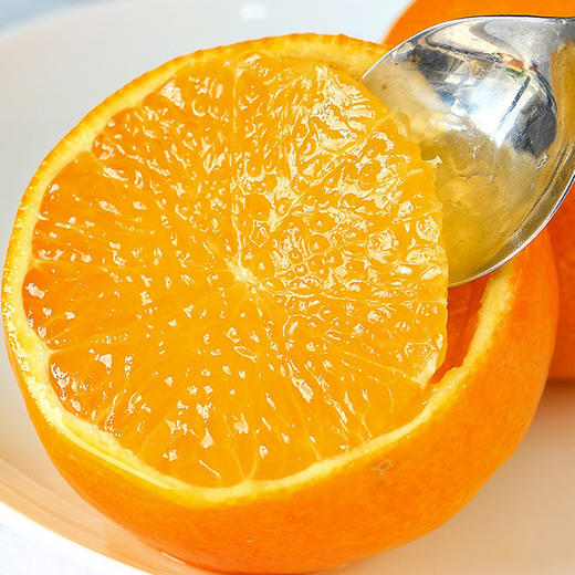 爱媛果冻橙，果肉细腻到像果冻，轻轻一捏就爆汁，号称"天然榨汁机"皮薄肉厚、无渣无丝仿佛在喝果粒橙一样！ 商品图4