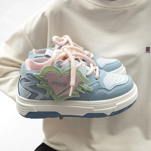 「三款配色！爱心拼色板鞋」雾霾粉女2023秋季新款厚底休闲板鞋子 商品图1
