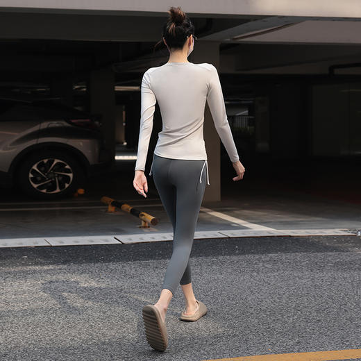 beemen秋冬磨毛厚实运动上衣 半拉链易脱穿 小抽绳腰更细 多种穿法运动T恤 商品图3