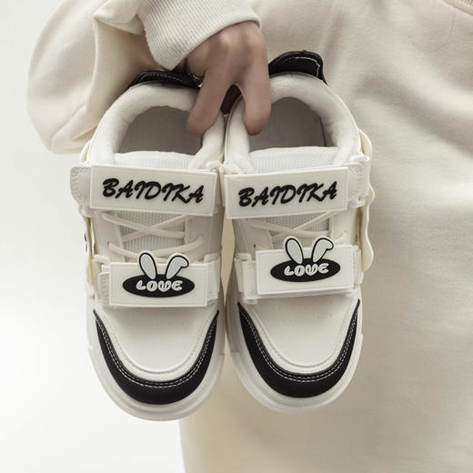 「三款配色！港风小白鞋」港风chic加绒小白鞋女 2023冬新款颜值字母魔术贴设计厚底板鞋子 商品图2