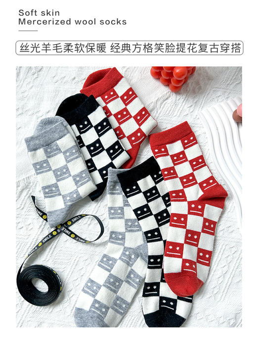 23秋冬新女款中筒丝光羊毛柔软保暖格子笑脸提花复古女袜 商品图1