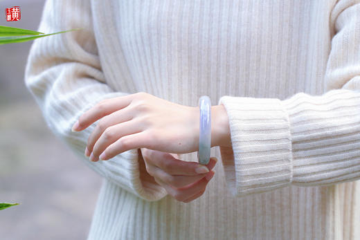 天然翡翠A货 春带彩手镯  圈口：57mm 商品图3