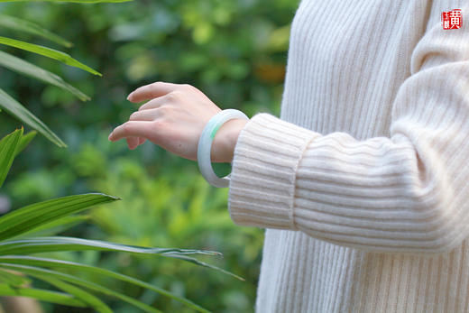 天然翡翠手镯    圈口：56.5mm 商品图3