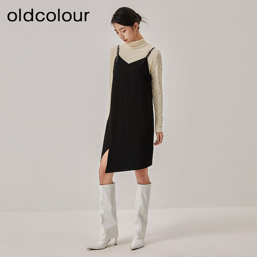 oldcolour冬新款黑色V领宽松开叉短款吊带连衣裙女O42104287 商品图3