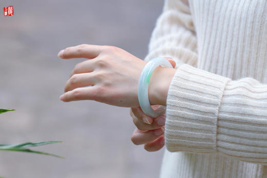 天然翡翠手镯    圈口：56.5mm 商品图4
