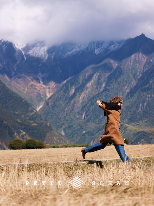 PETIT SCHAN小闪 CLO#386 nomadism 游牧 意大利进口羊羔毛经典牛角扣连帽大衣 商品图4