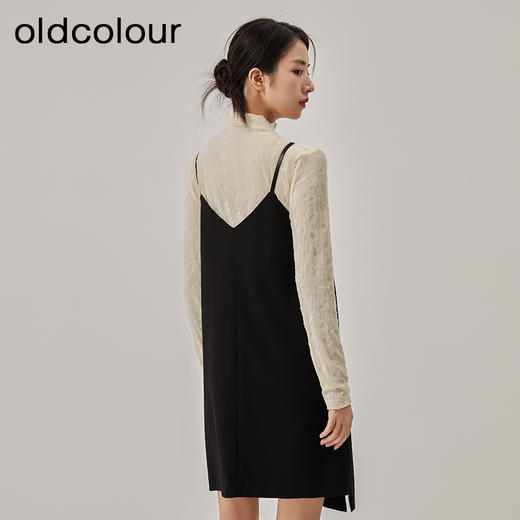 oldcolour冬新款黑色V领宽松开叉短款吊带连衣裙女O42104287 商品图4
