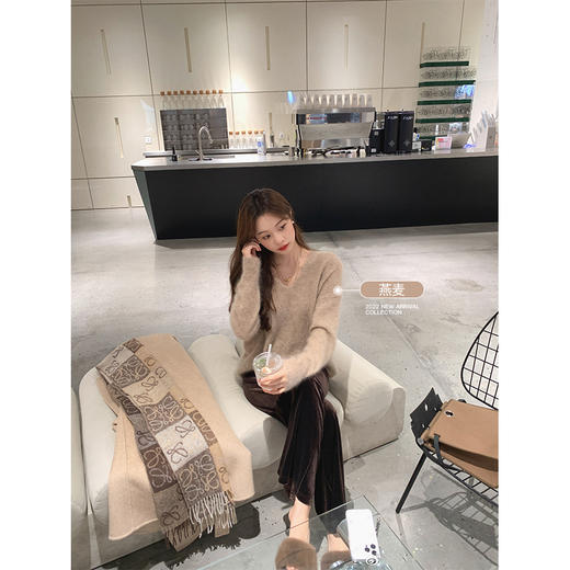 金蘑菇菇  柔柔 / 私心爱物 100.%.拉毛山羊绒 皮草级V领纯色毛衣 商品图4