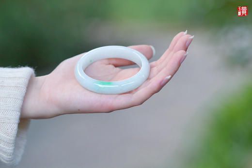 天然翡翠手镯    圈口：56.5mm 商品图1