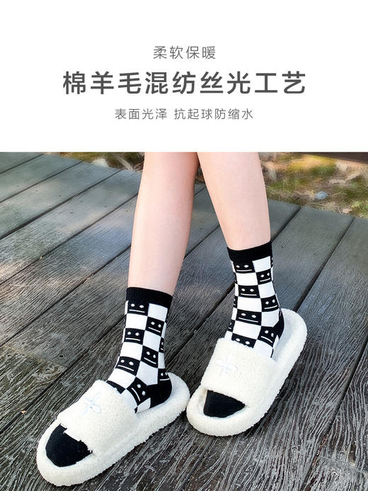 23秋冬新女款中筒丝光羊毛柔软保暖格子笑脸提花复古女袜 商品图4
