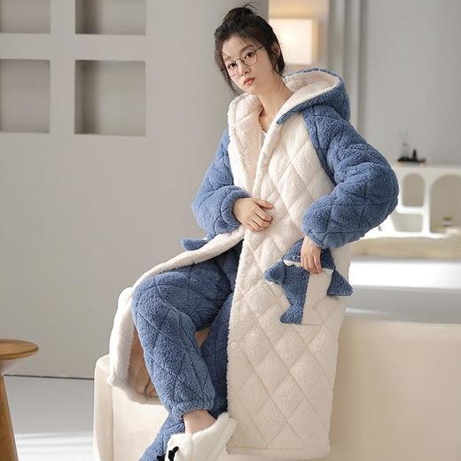 睡衣女可爱卡通珊瑚绒加厚三层夹棉睡袍家居服中长款保暖棉袄套装 商品图0